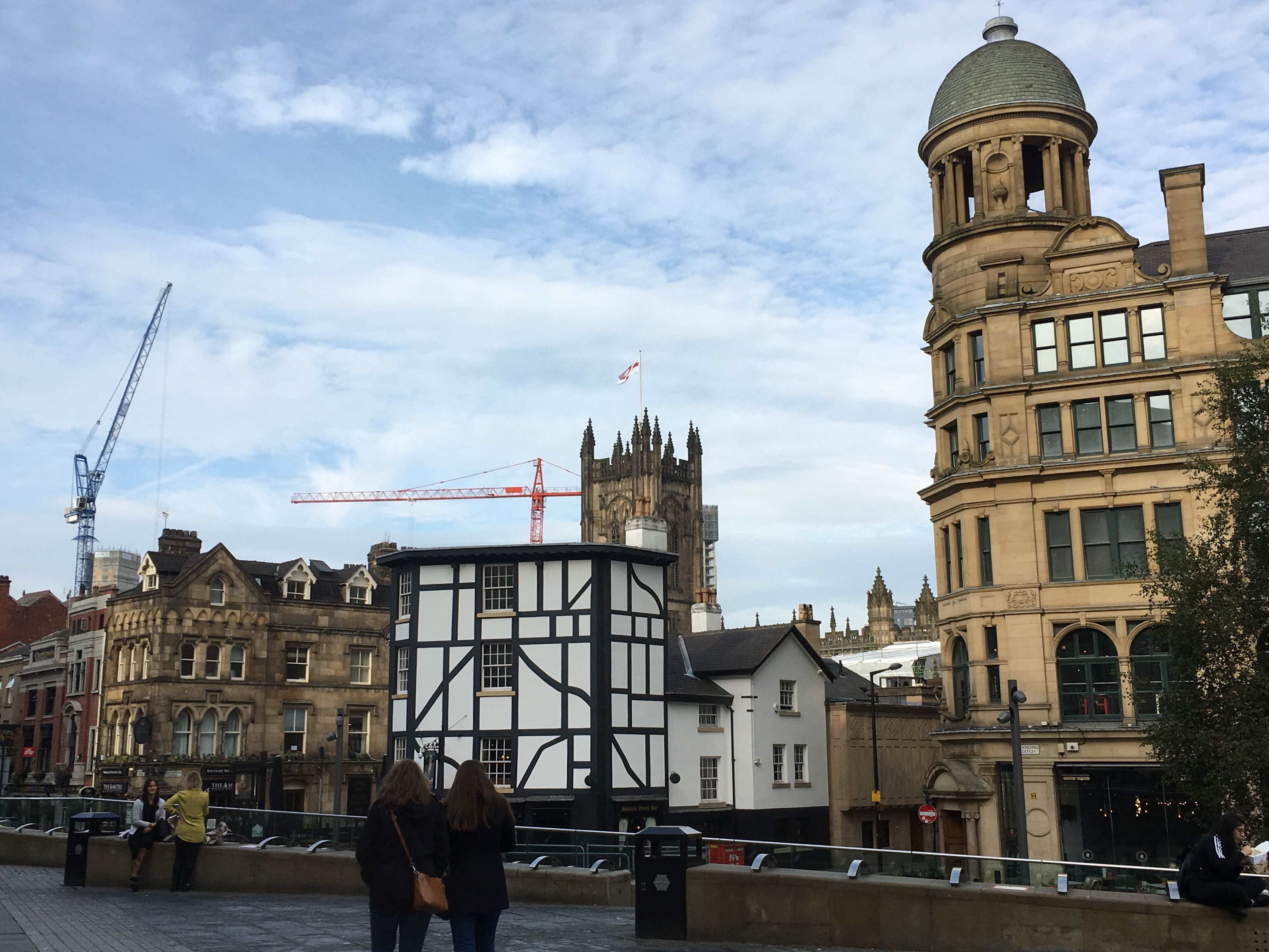 Plazas de Manchester: un recorrido por sus rincones vibrantes y singulares