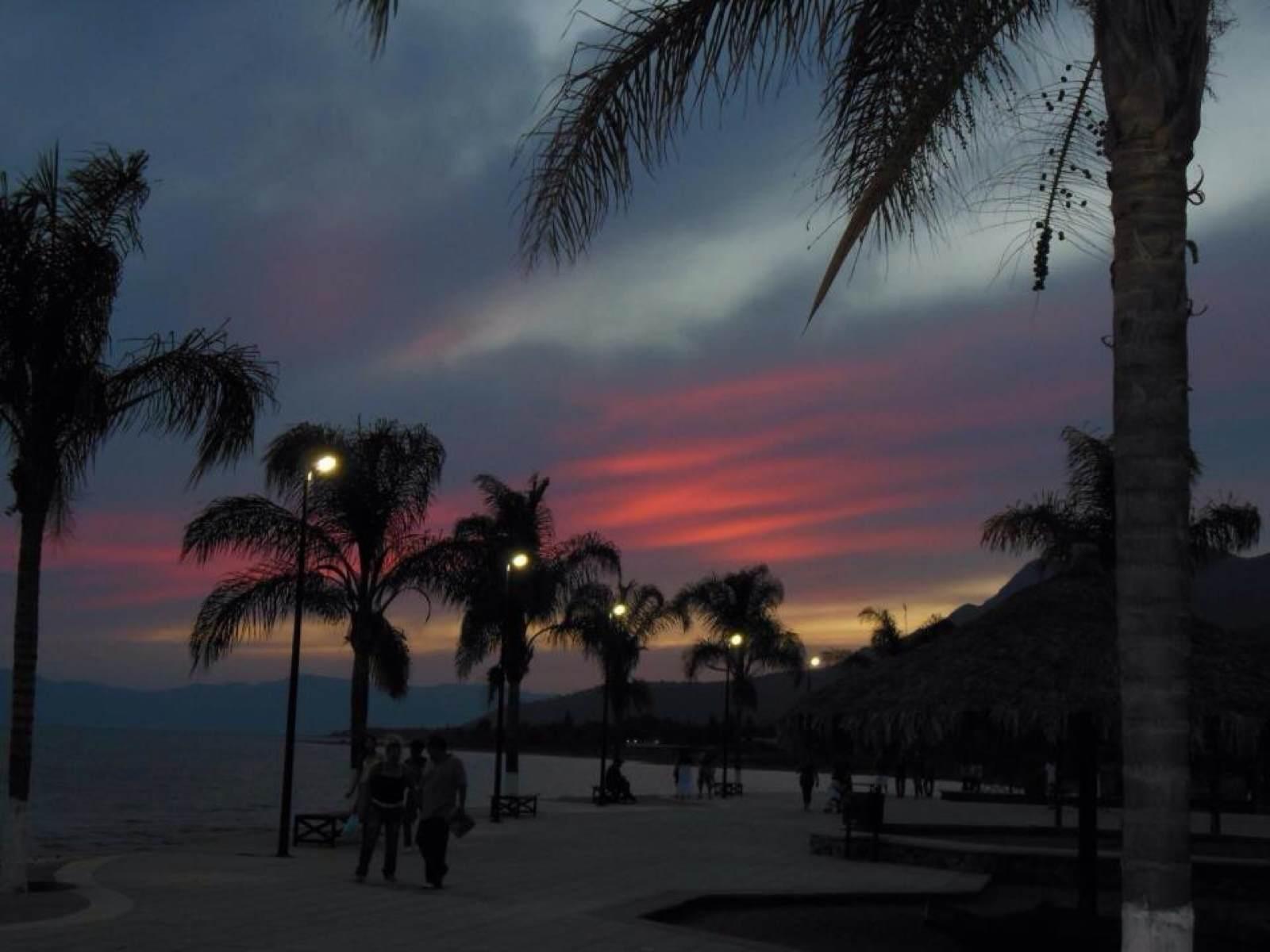 Malecón de Ajijic, por Issabella O Saint