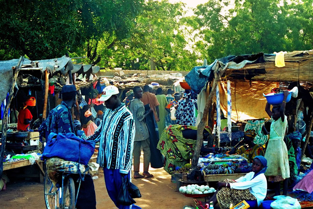 Mercado a orillas del Niger, por Alfonso Navarro Táppero