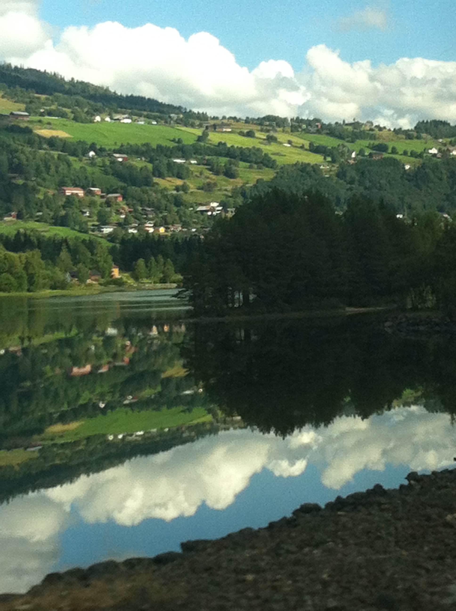 Lago y glaciar Hardangerjøkulen, por Yesica martin