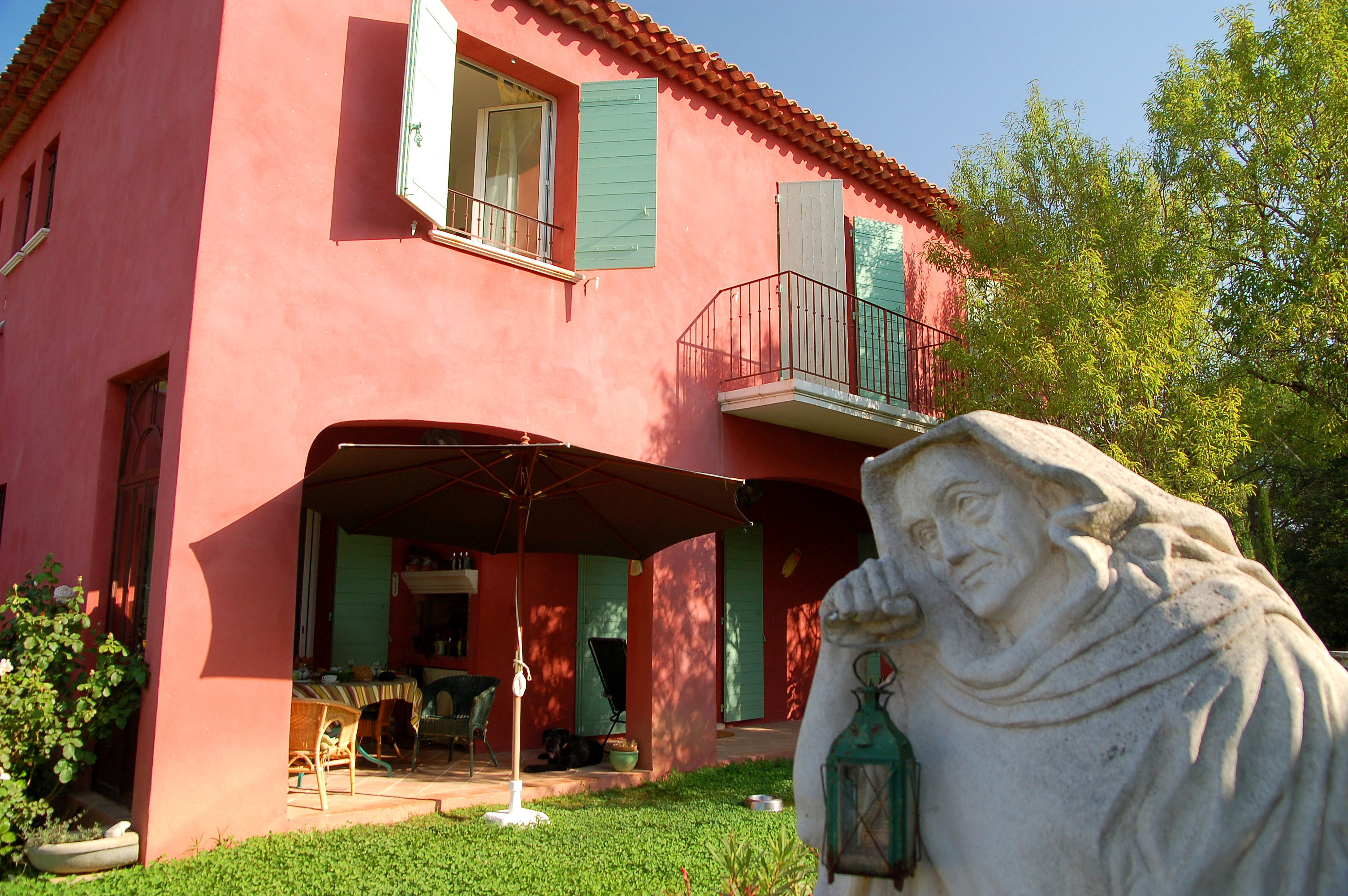 Maison Rouge en Provence, por naxos