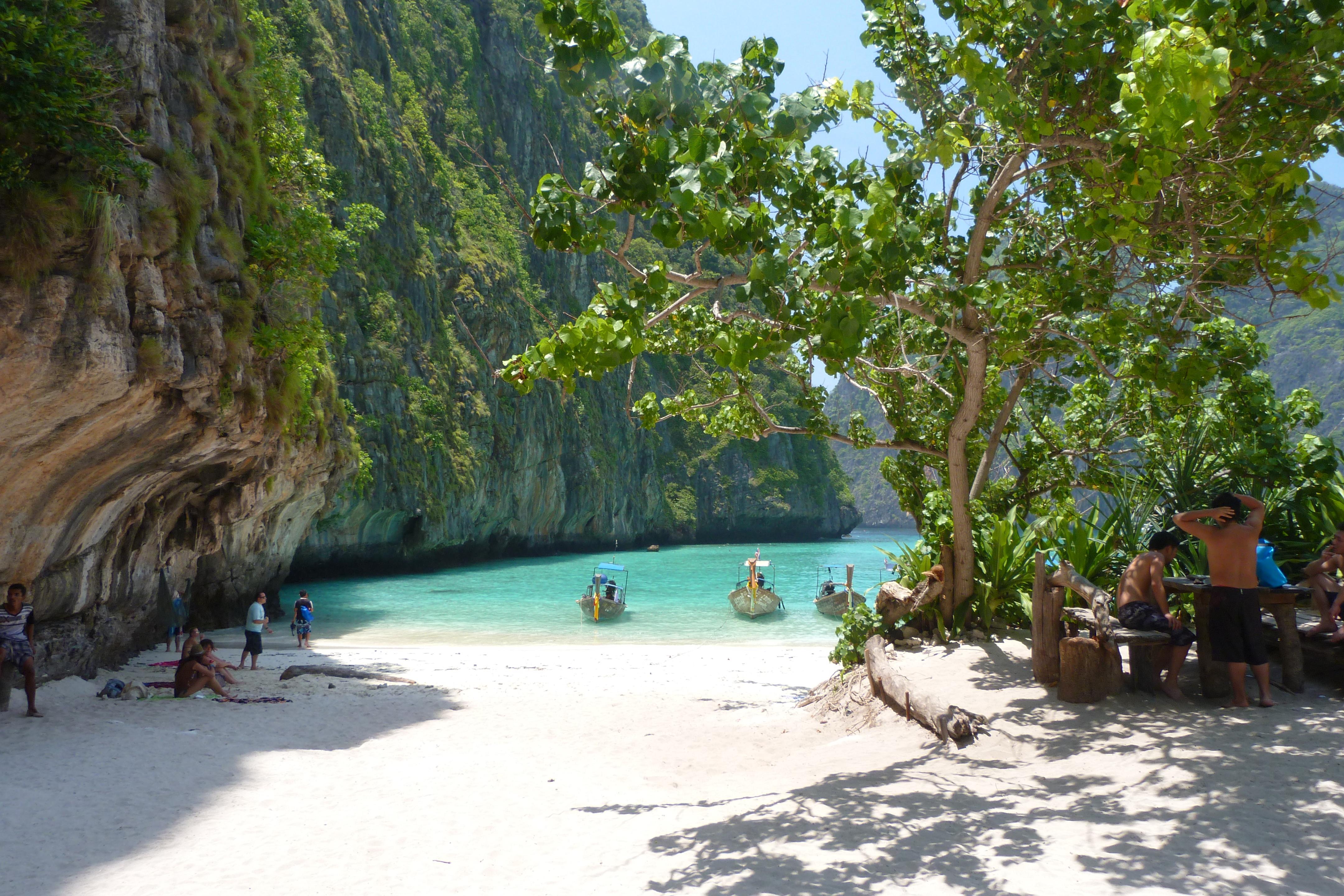 Playas en Ko Phi Phi Don que te harán soñar con el paraíso