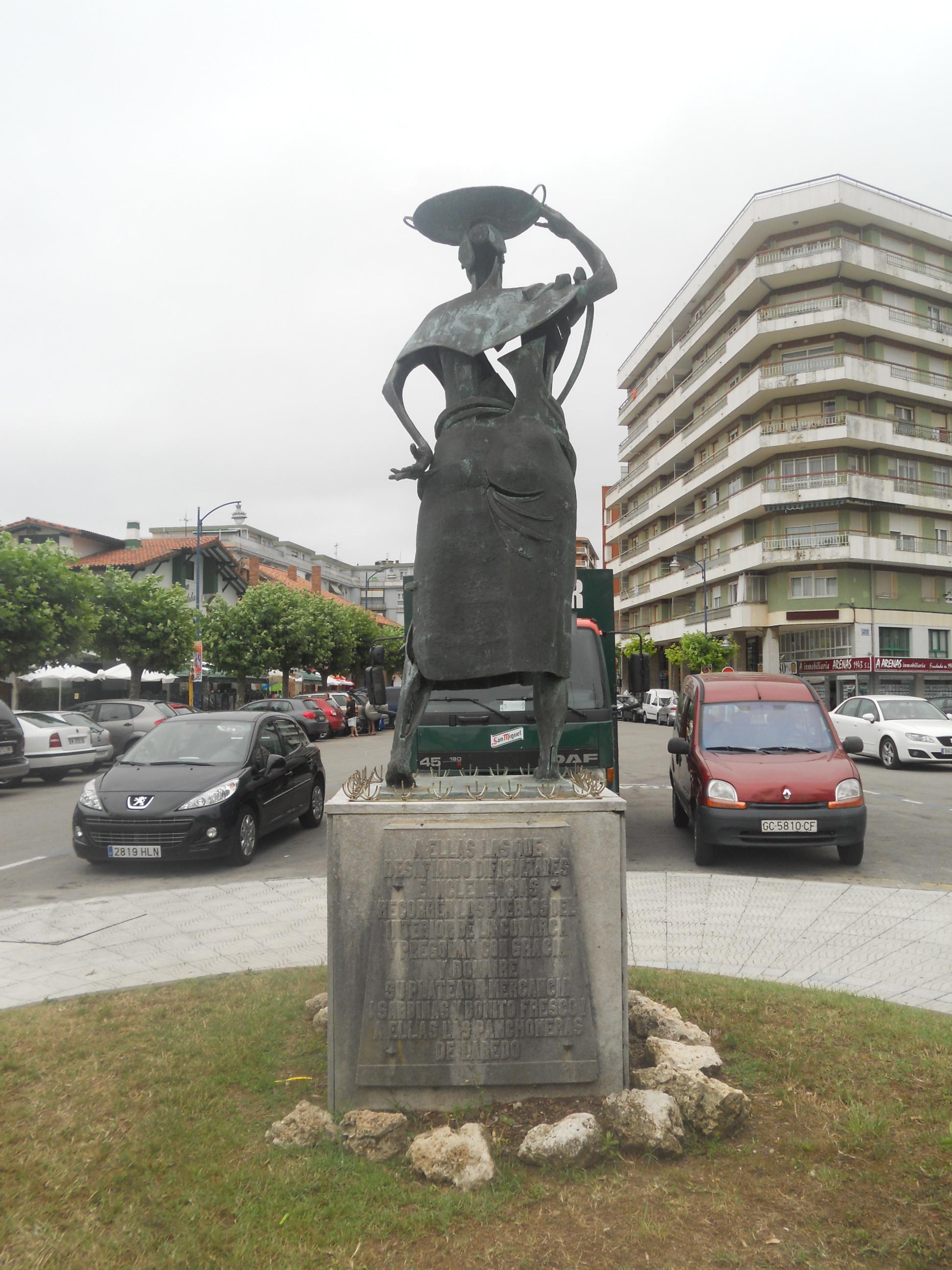 Monumento a la Marinera, por Azzonzo