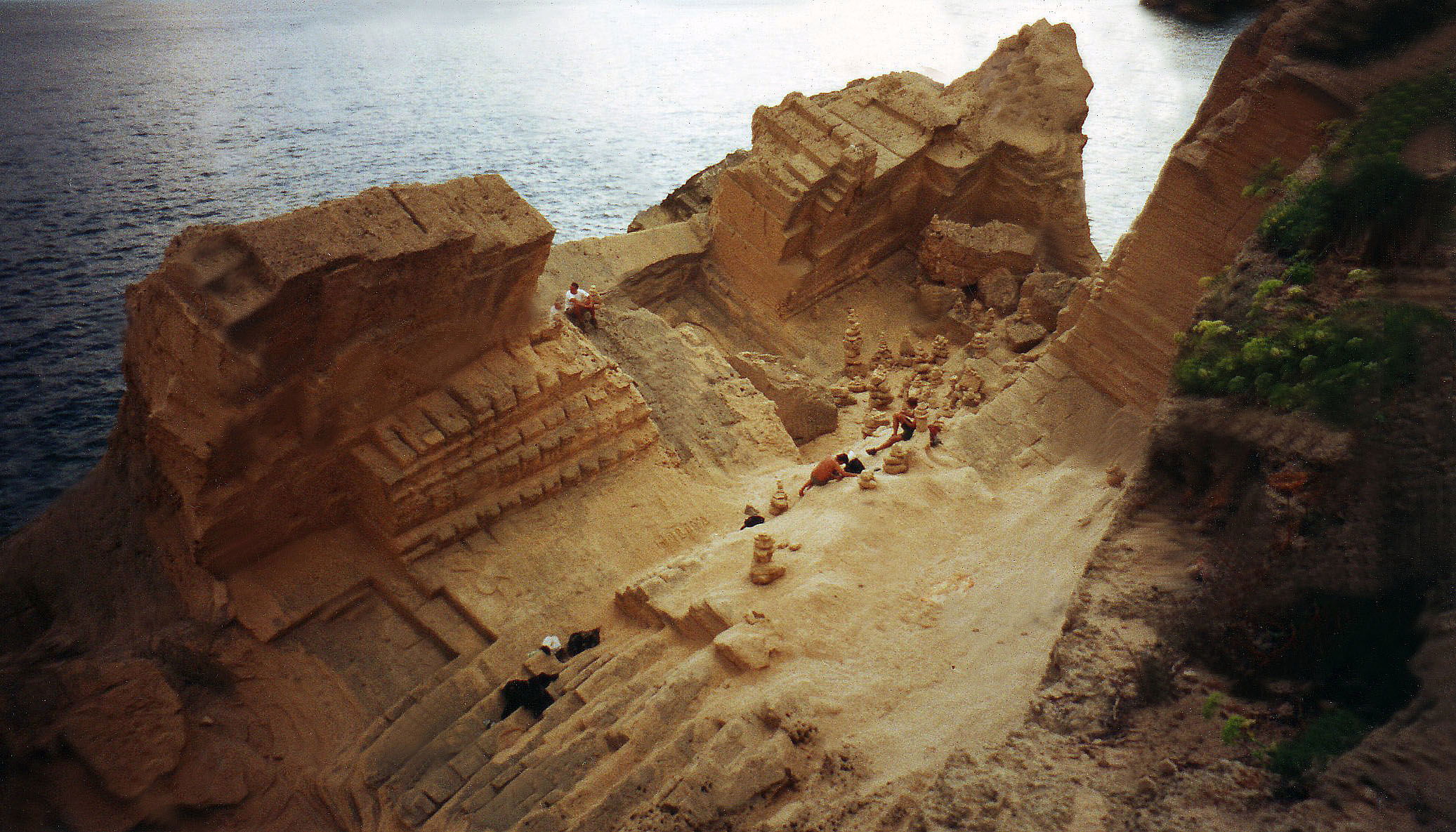 Cala Atlantis (Pedrera de Cala d’Hort), por sonyrk
