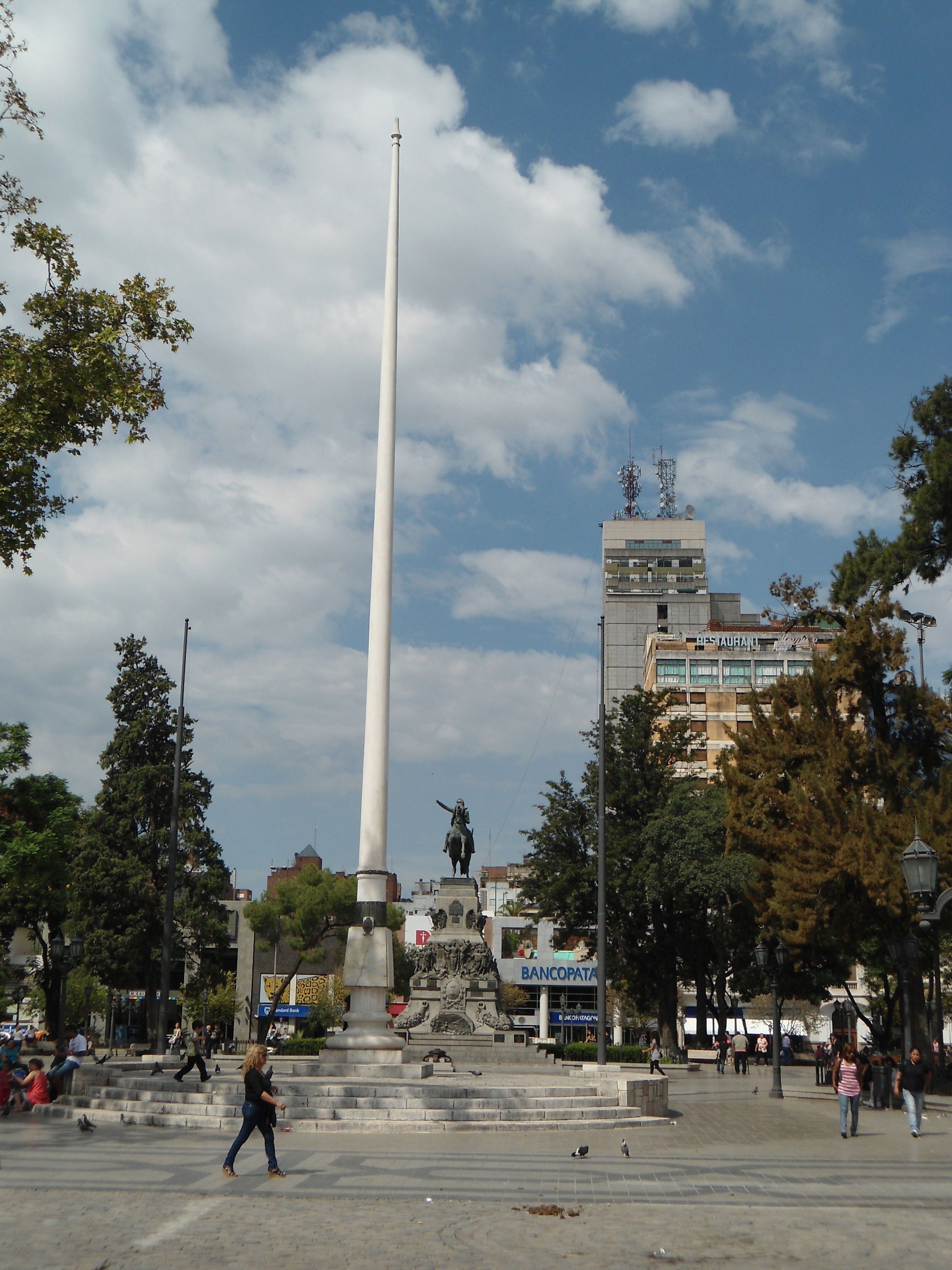 Plaza San Martín, por Marie & Matt
