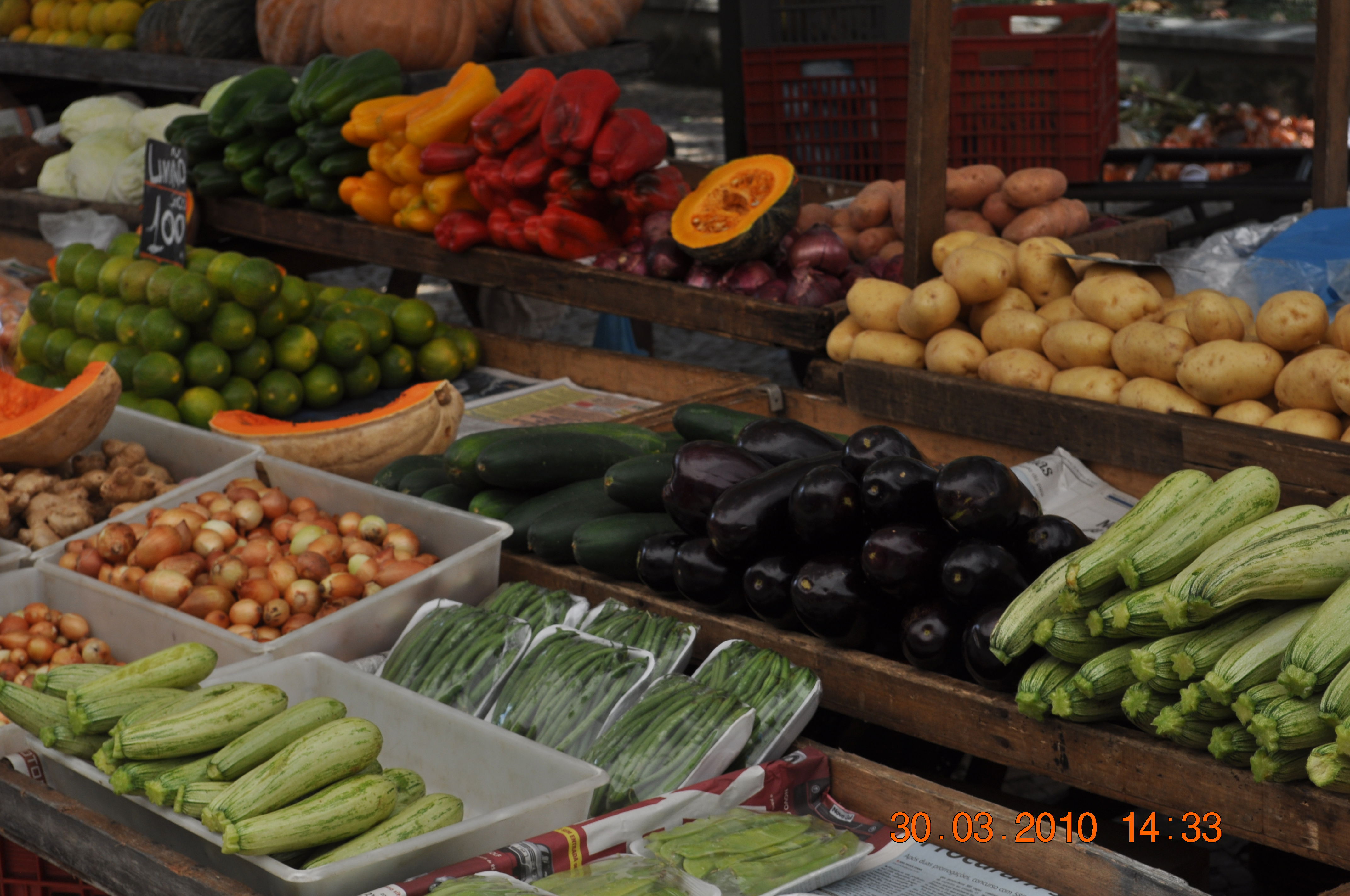 Mercado De Frutas Y Verduras "plaza General Osorio", por martin susel
