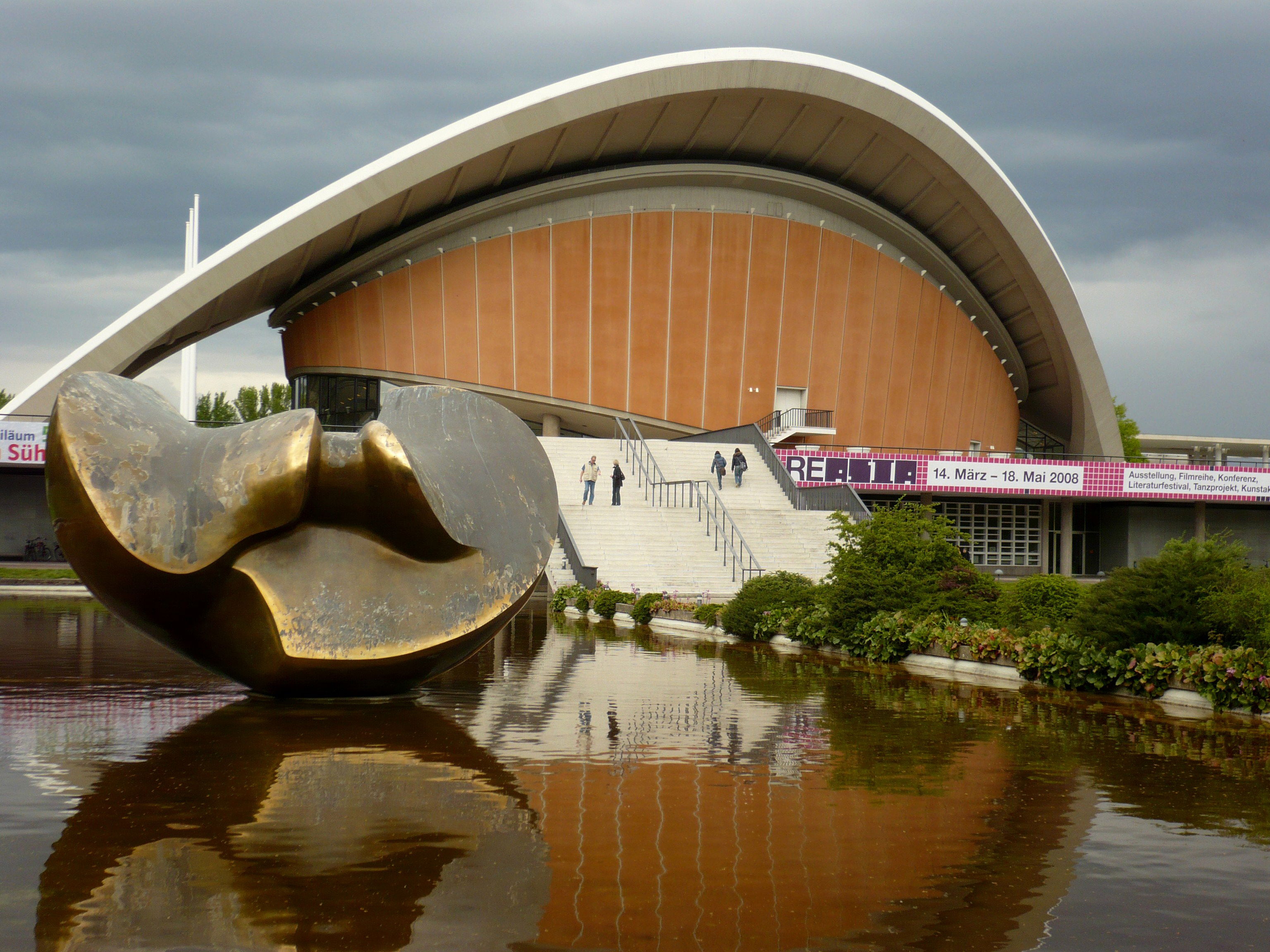 La ostra embarazada (Haus der Kulturen der Welt), por lamaga