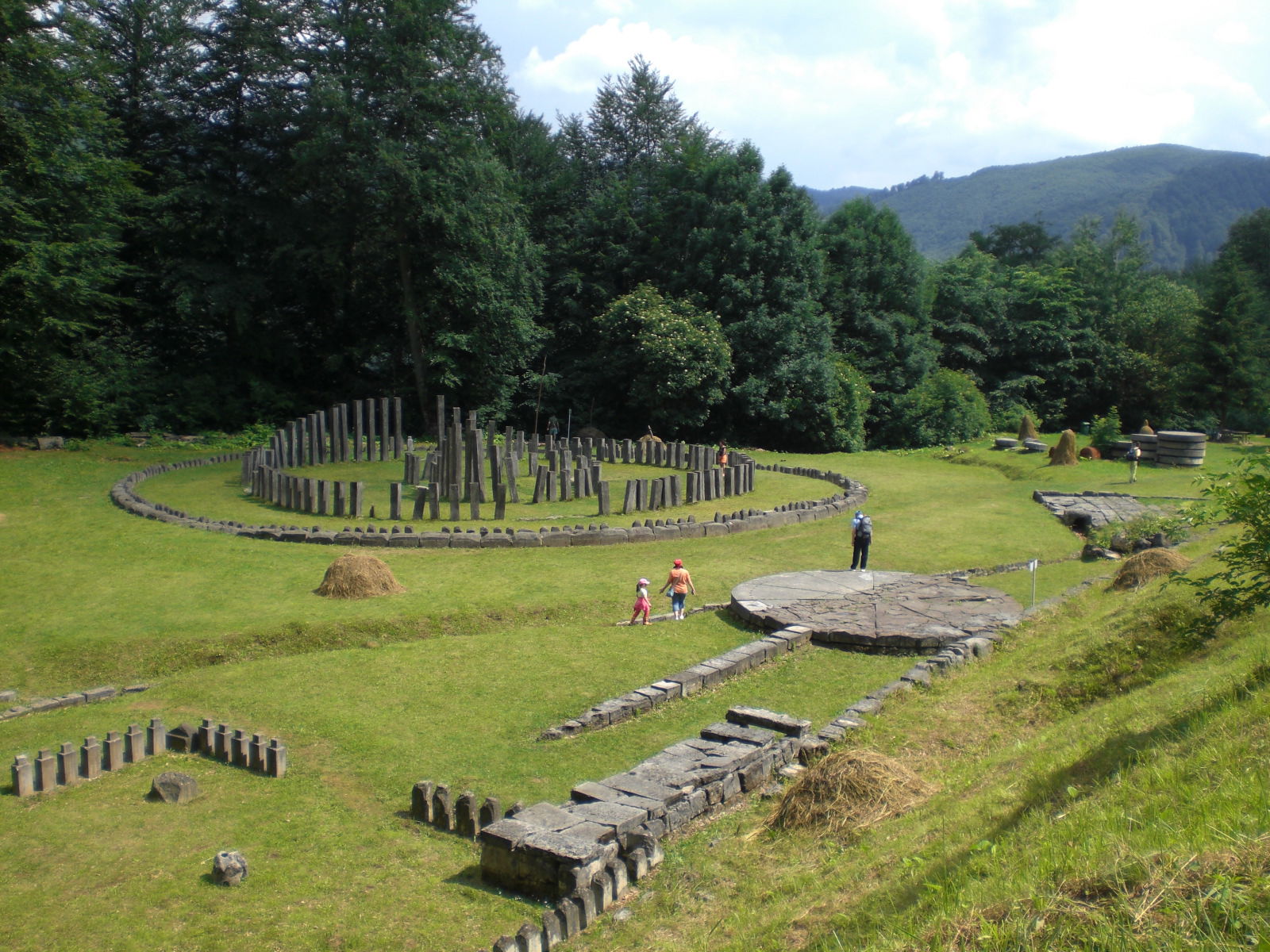 Santuario de Samizegetuza, Orastie, Rumania, por paulinette