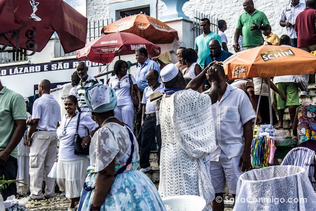 Banho de pipoca frente al Santuario de São Lázaro e São Roque, por SaltaConmigo