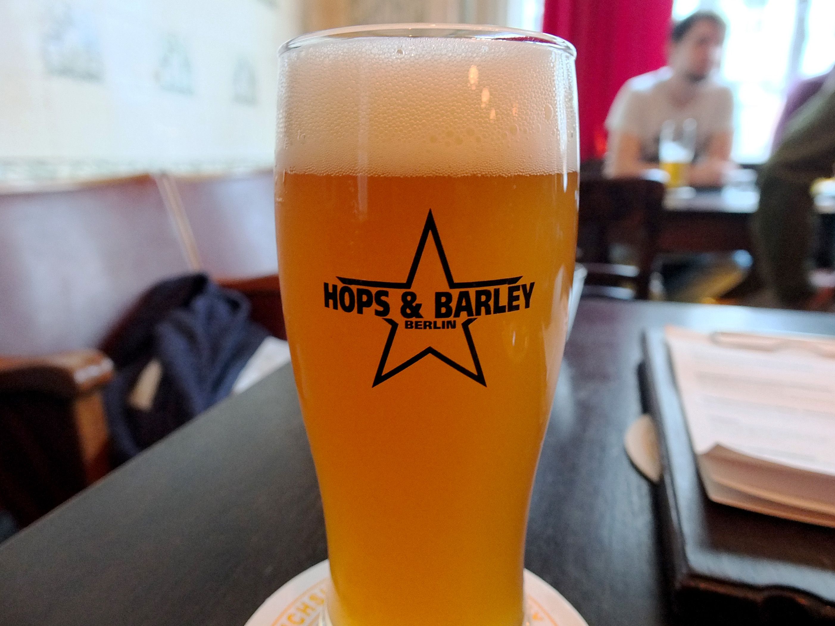 Hops & Barley, por Chris Pearrow