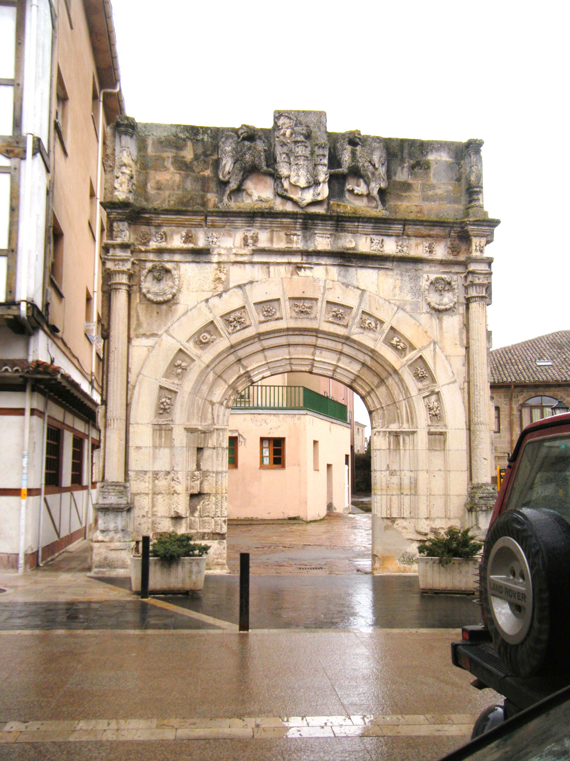 Portada del Palacio de los Marqueses de Villatorre, por Yoli ChamBa