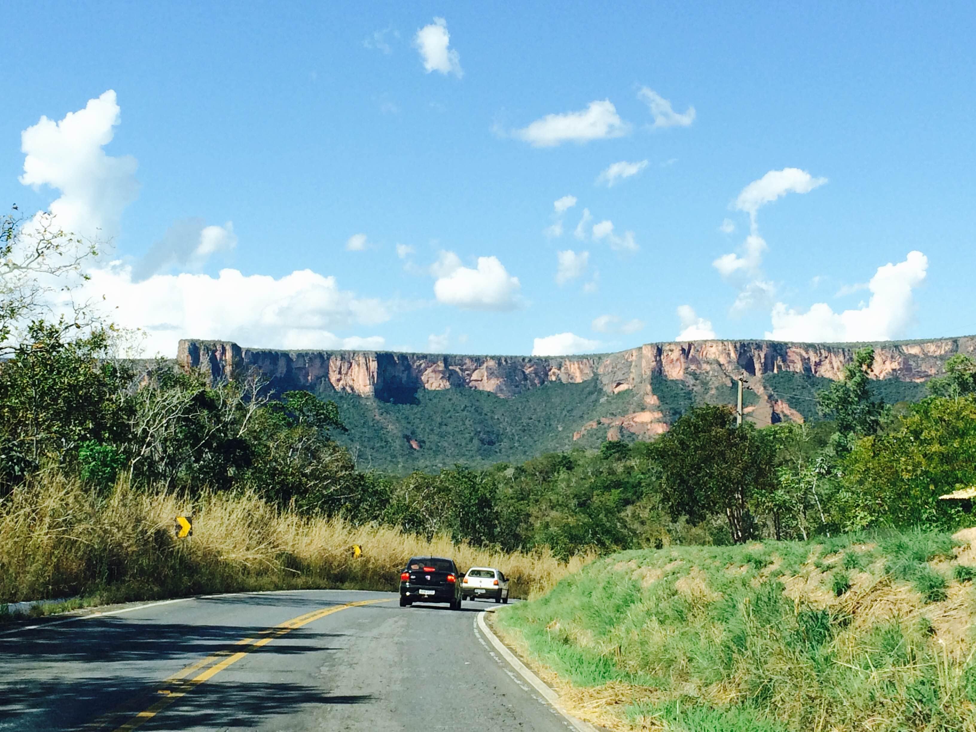 Estrada para a Chapada dos Guimarães, por Ana Carolina Pan