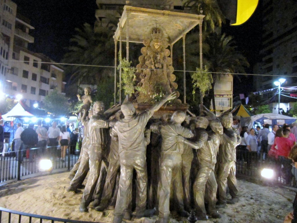 Monumento a la Virgen del Rocío, por Lala