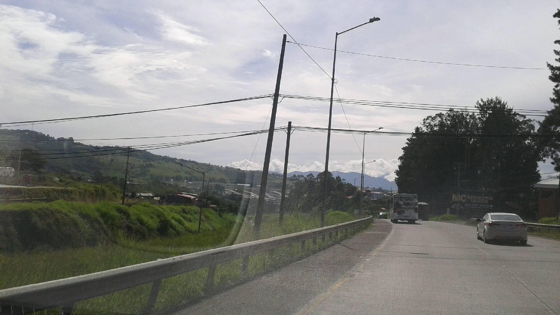 Carretera hacia Volcán Irazú, por A. Marina C. Badias
