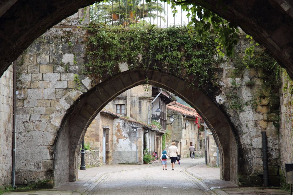 Torreones góticos, por ANADEL