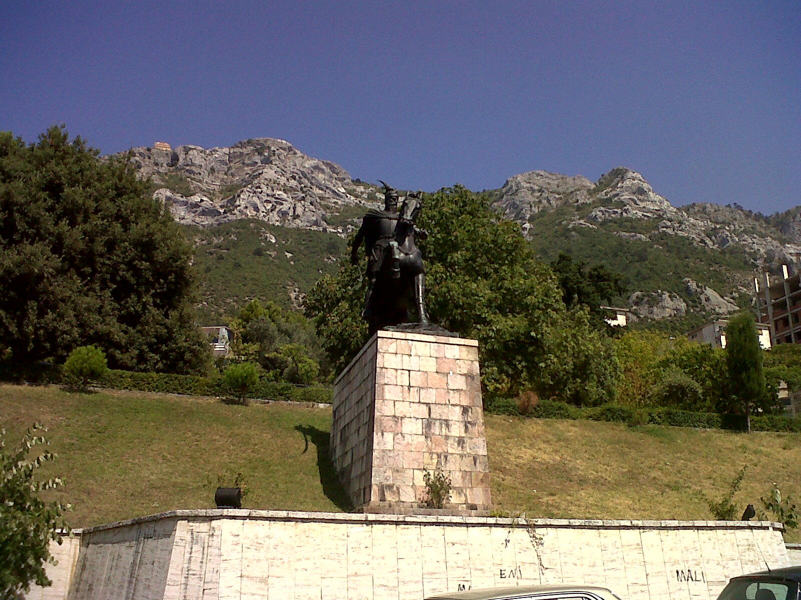 Statue de Skanderbeg, por TiffG