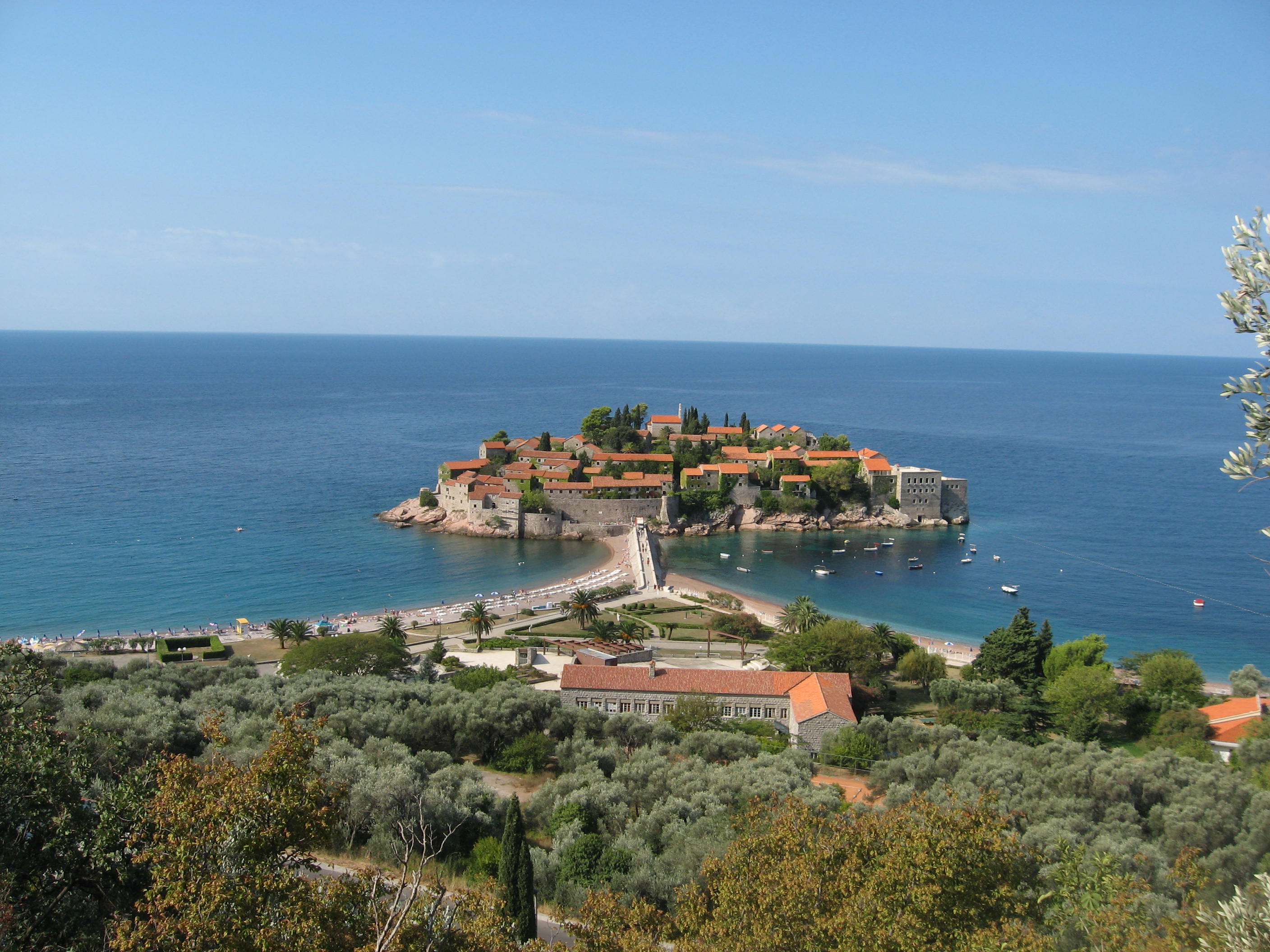 Isla de Sveti Stefan, por Luca Tocco