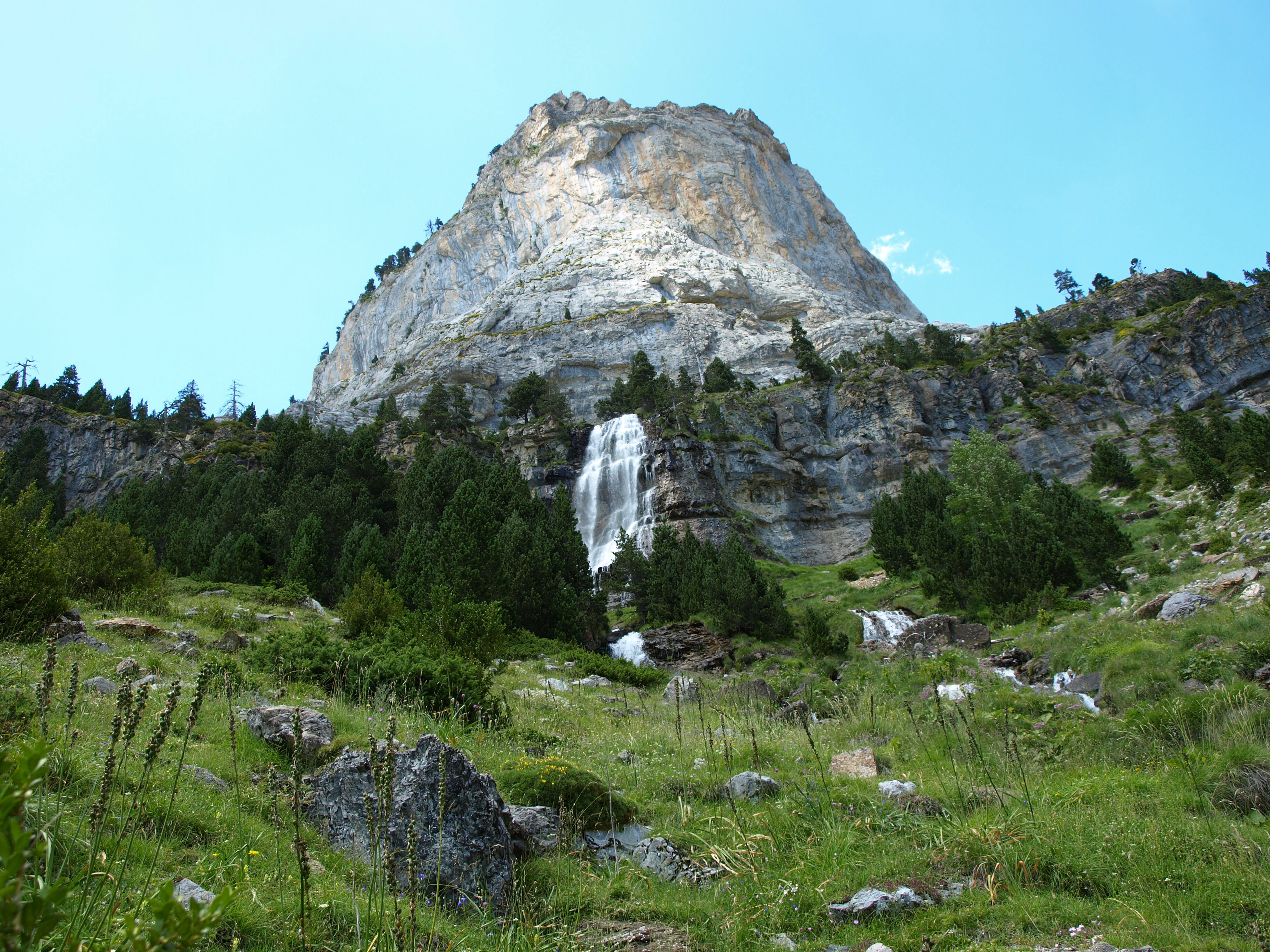 Senderismo en Escalona, explorando la belleza de sus rutas naturales