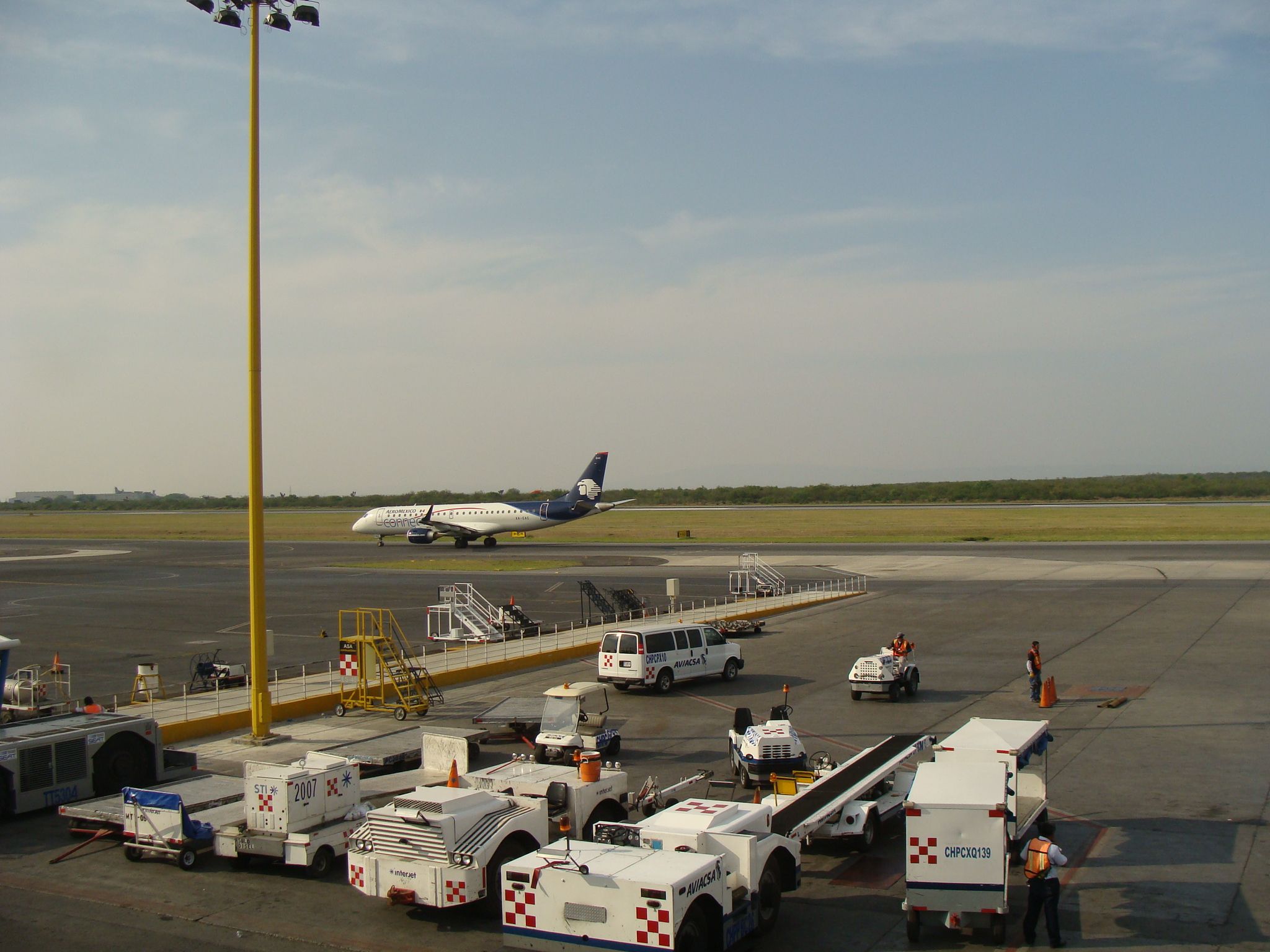 Aeropuerto Internacional de Monterrey, por Carlos Chávez Cámara
