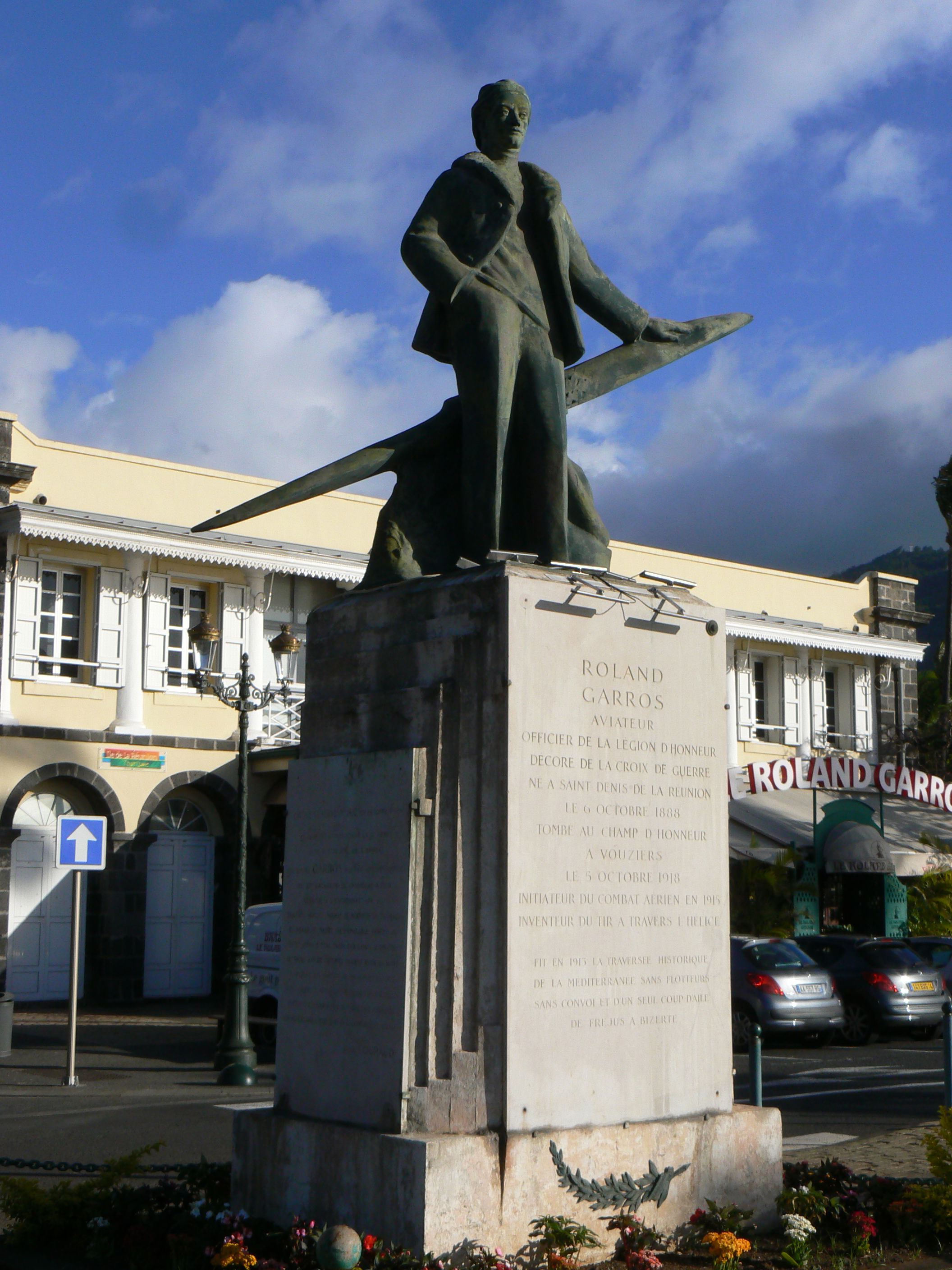 Estatua de Roland Garros, por Adeline B