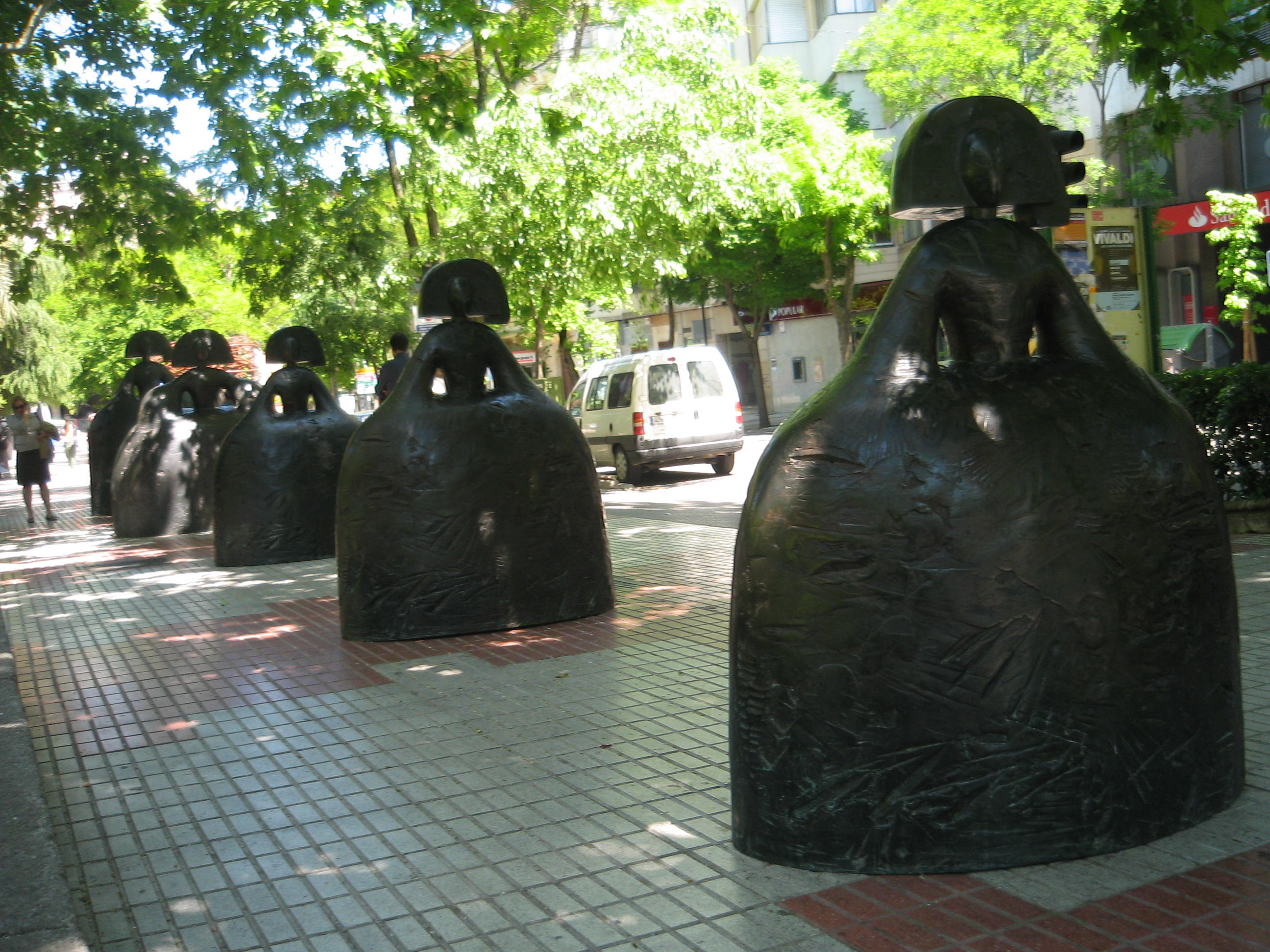 Meninas en Cánovas (Cáceres), por Miskita