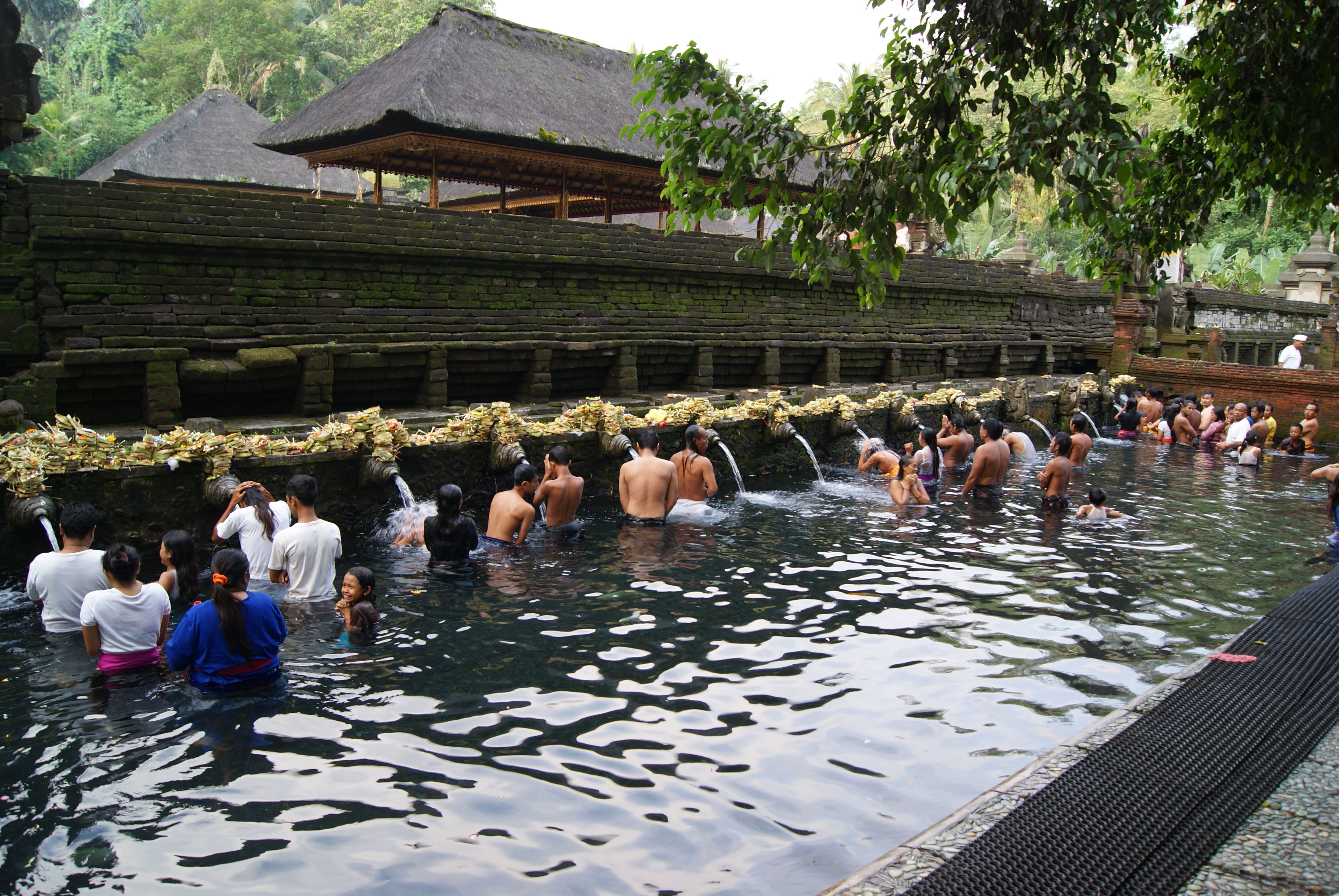 Templo Pura Tirta Empul, por Roberto Gonzalez