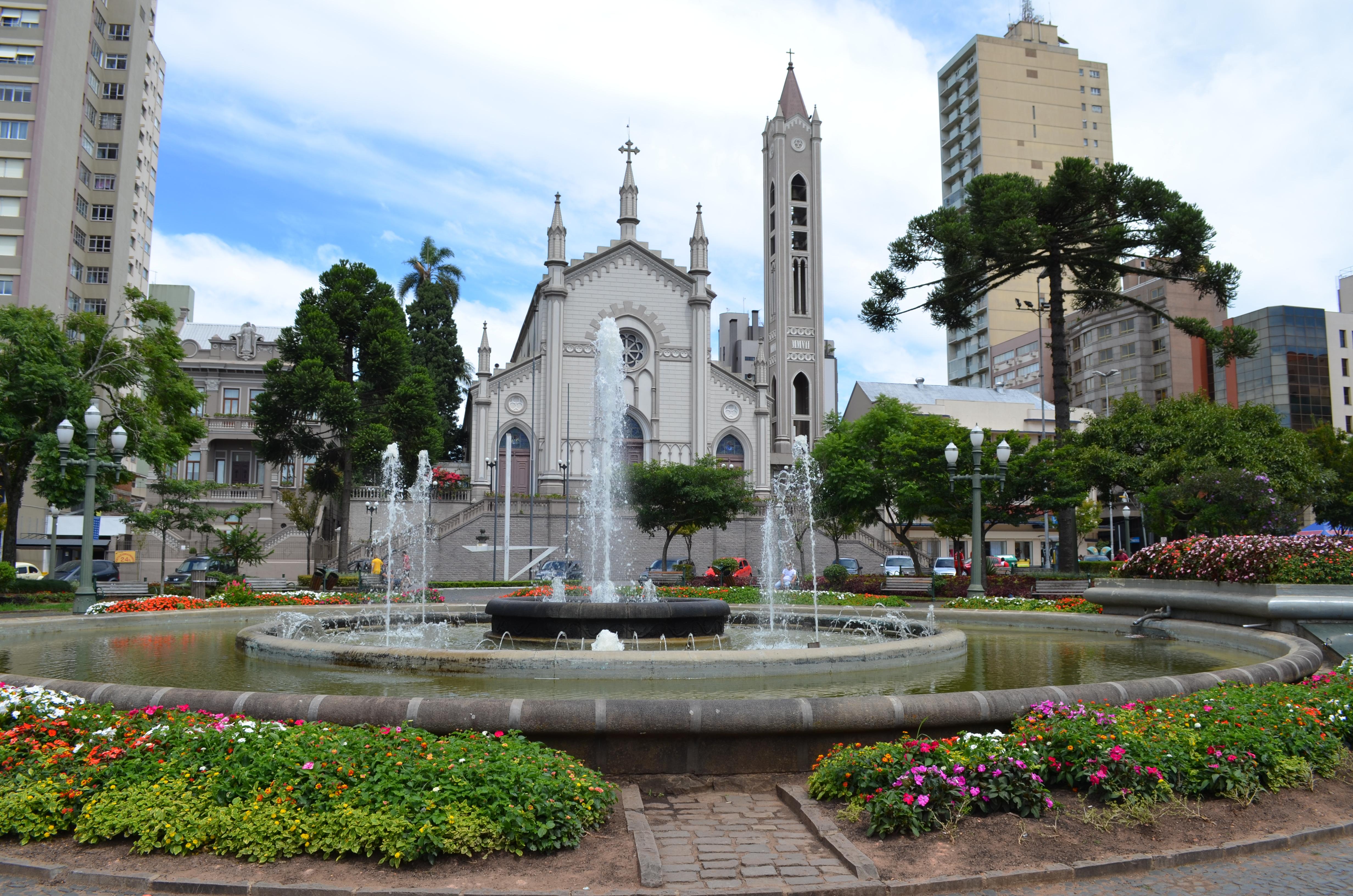 Plaza Dante Alighieri, por Rodrigo de Paula
